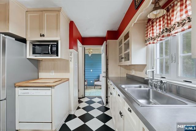 125 Midwood Road, Glen Rock, NJ 07452