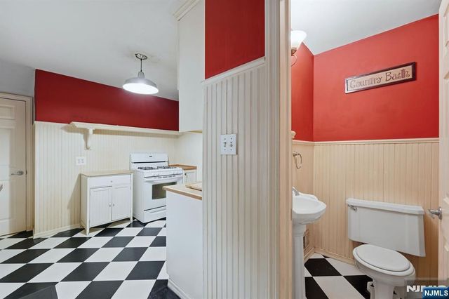125 Midwood Road, Glen Rock, NJ 07452