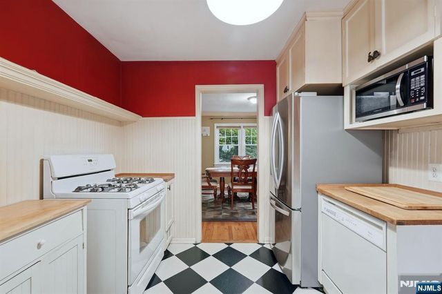 125 Midwood Road, Glen Rock, NJ 07452