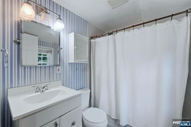 125 Midwood Road, Glen Rock, NJ 07452