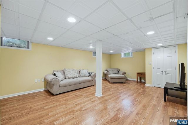 125 Midwood Road, Glen Rock, NJ 07452