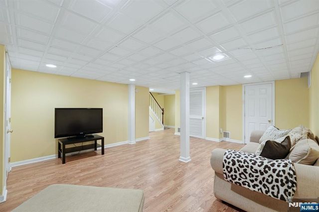125 Midwood Road, Glen Rock, NJ 07452