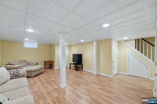 125 Midwood Road, Glen Rock, NJ 07452