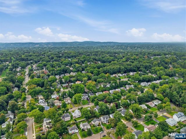 125 Midwood Road, Glen Rock, NJ 07452