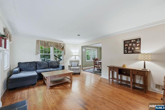 125 Midwood Road, Glen Rock, NJ 07452