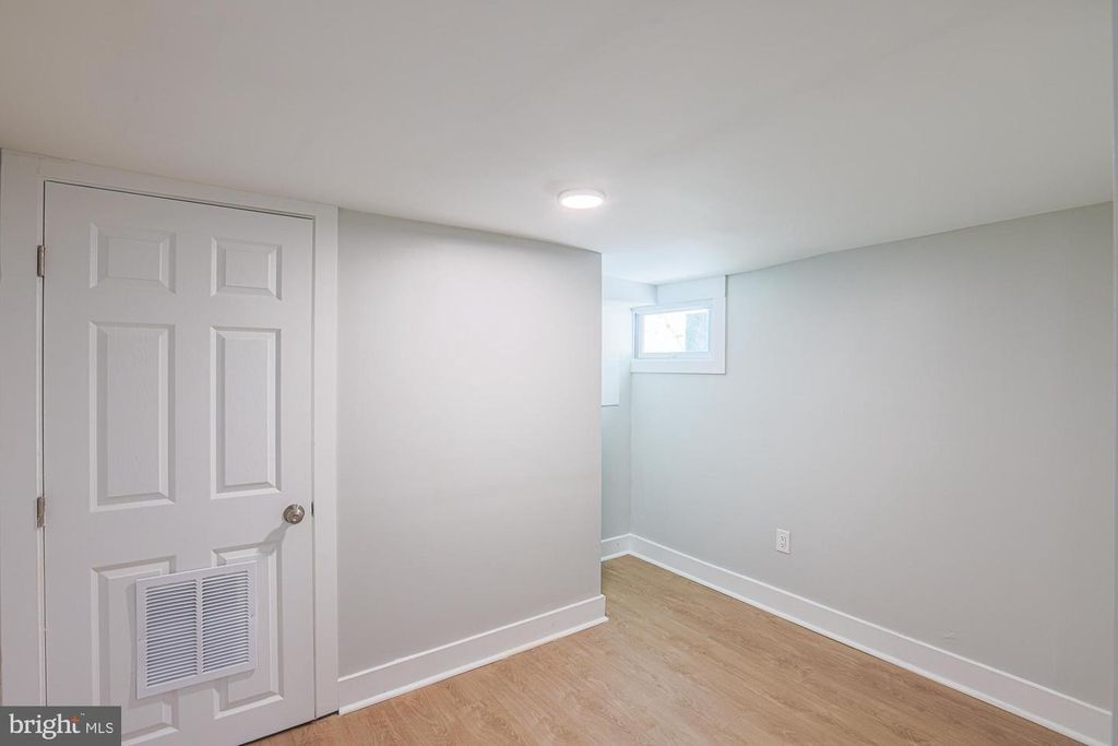 Image 11 of property listing at 3619 OAKMONT AVE, Baltimore, MD 21215