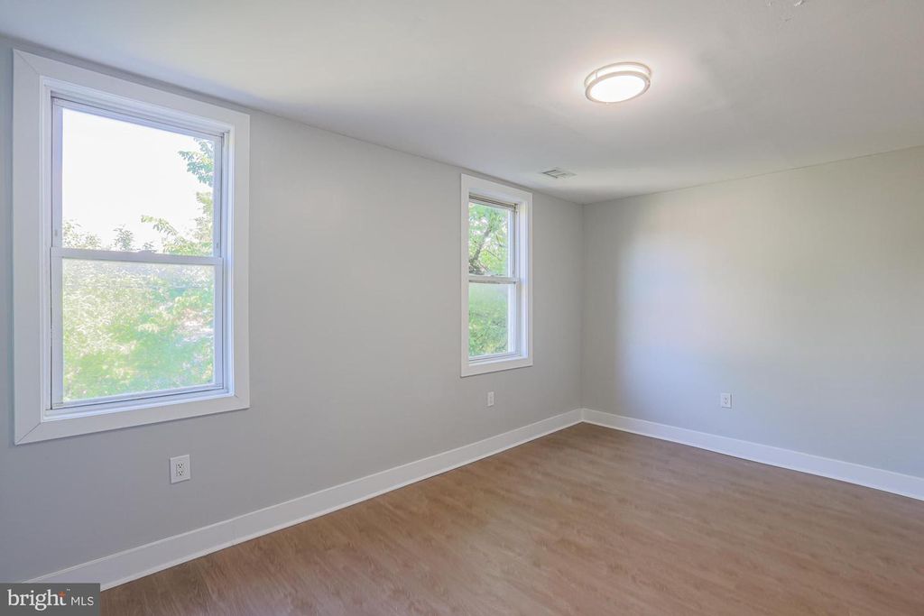 Image 18 of property listing at 3619 OAKMONT AVE, Baltimore, MD 21215