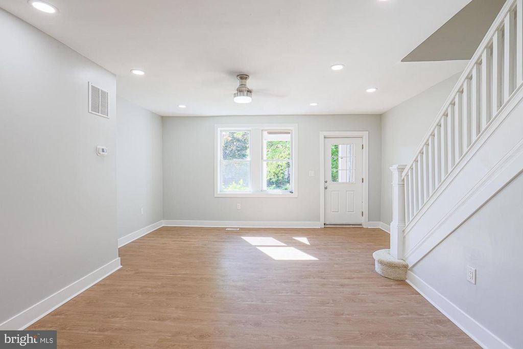 Image 2 of property listing at 3619 OAKMONT AVE, Baltimore, MD 21215