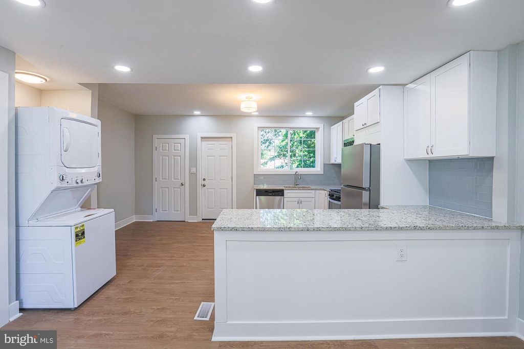 Image 6 of property listing at 3619 OAKMONT AVE, Baltimore, MD 21215