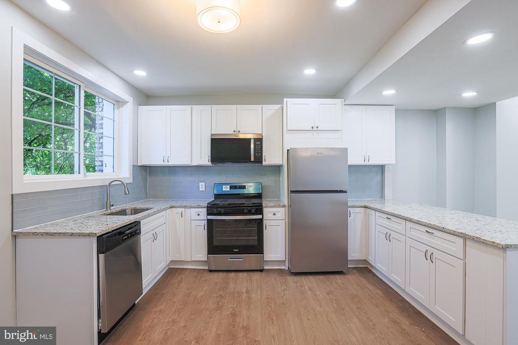 Image 8 of property listing at 3619 OAKMONT AVE, Baltimore, MD 21215
