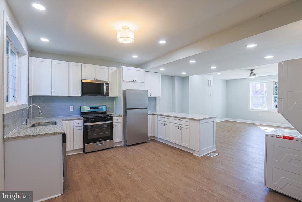 Image 9 of property listing at 3619 OAKMONT AVE, Baltimore, MD 21215