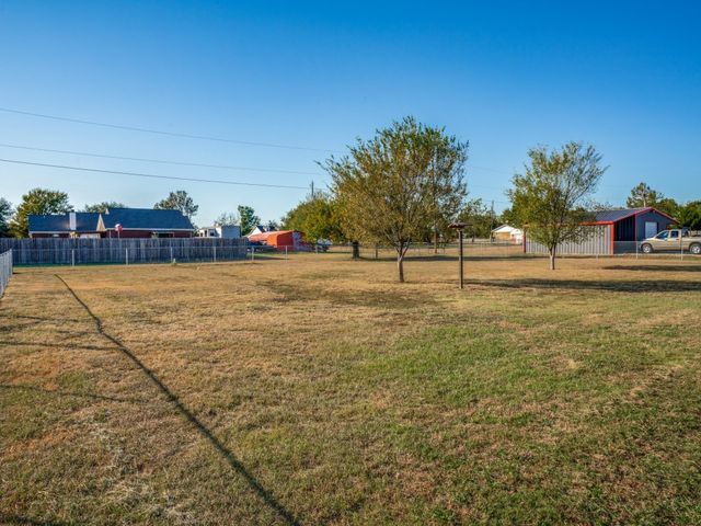 714 Mohawk Drive, Tioga, TX 76271