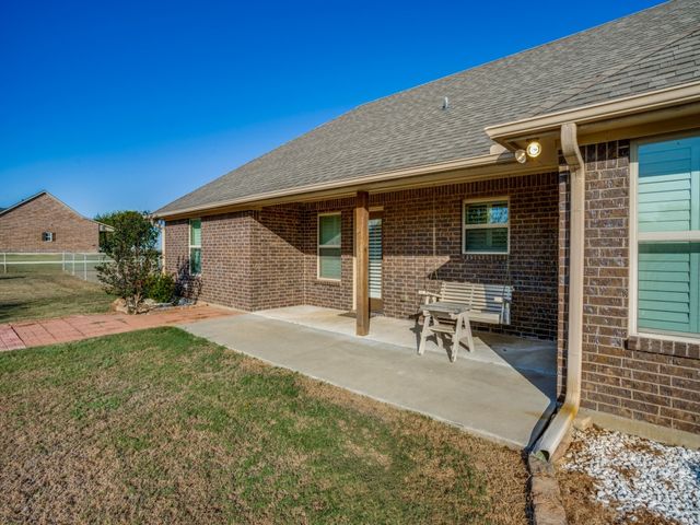 714 Mohawk Drive, Tioga, TX 76271