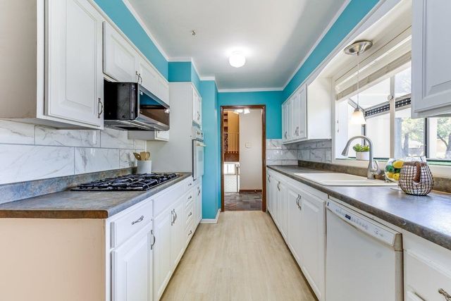 1030 N Vincent Ln, Wichita, KS 67206