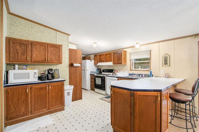 60651 Bert Road, Colon, MI 49040