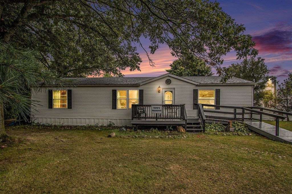 60651 Bert Road, Colon, MI 49040