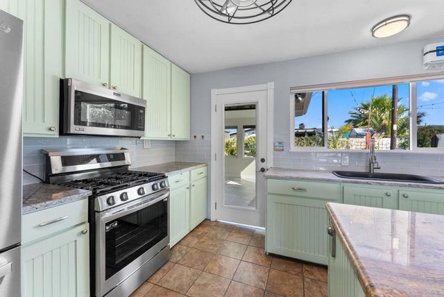509 Sunset Drive, Oceanside, CA 92058
