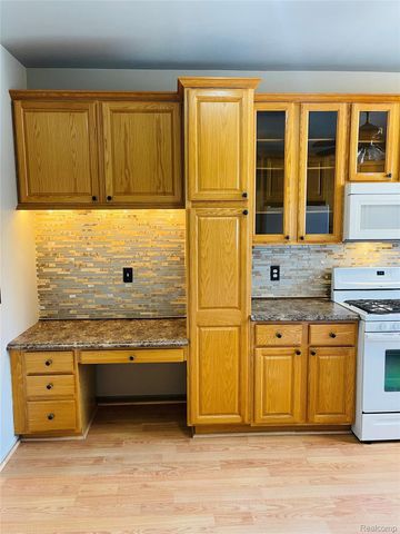 1586 Heron Circle, Canton Charter Township, MI 48187