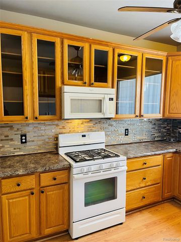 1586 Heron Circle, Canton Charter Township, MI 48187