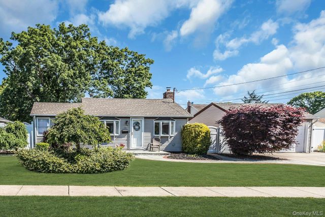 173 N Kings Avenue, Massapequa, NY 11758