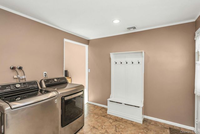 173 N Kings Avenue, Massapequa, NY 11758