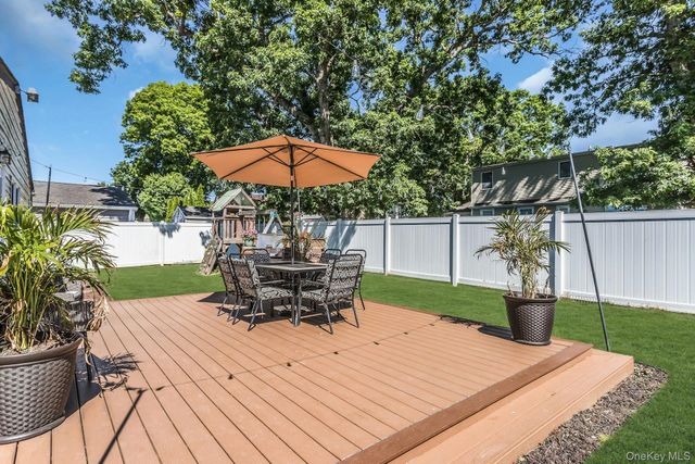 173 N Kings Avenue, Massapequa, NY 11758