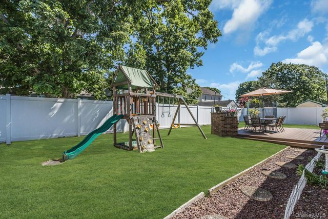 173 N Kings Avenue, Massapequa, NY 11758