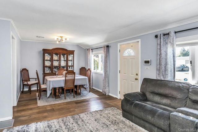 173 N Kings Avenue, Massapequa, NY 11758