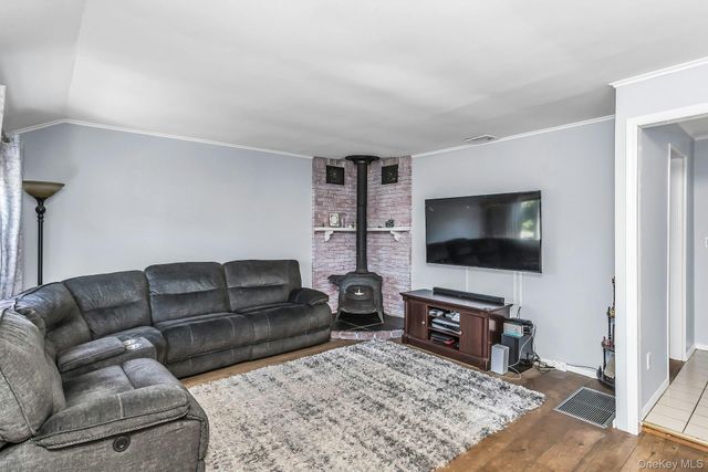 173 N Kings Avenue, Massapequa, NY 11758
