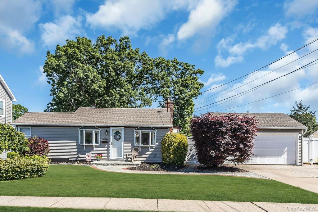 173 N Kings Avenue, Massapequa, NY 11758