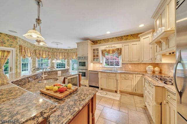 6 Princess Ct, Jefferson Twp., NJ 07438