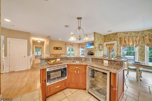 6 Princess Ct, Jefferson Twp., NJ 07438