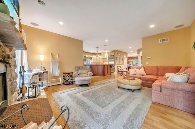 6 Princess Ct, Jefferson Twp., NJ 07438