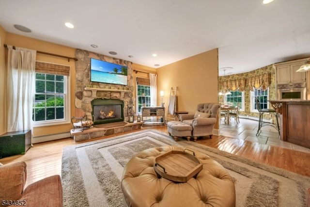 6 Princess Ct, Jefferson Twp., NJ 07438