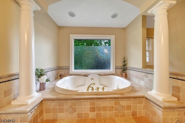 6 Princess Ct, Jefferson Twp., NJ 07438