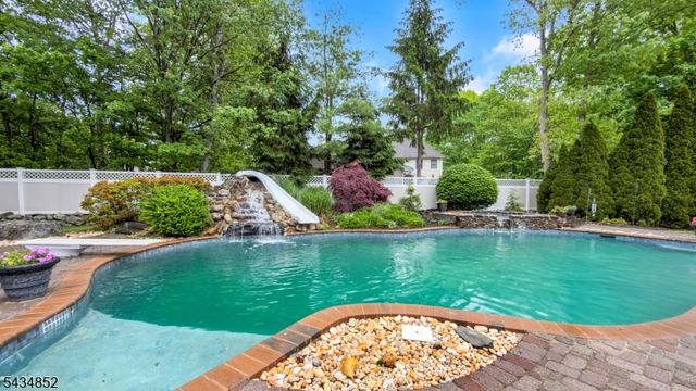 6 Princess Ct, Jefferson Twp., NJ 07438