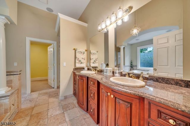 6 Princess Ct, Jefferson Twp., NJ 07438