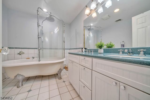 6 Princess Ct, Jefferson Twp., NJ 07438