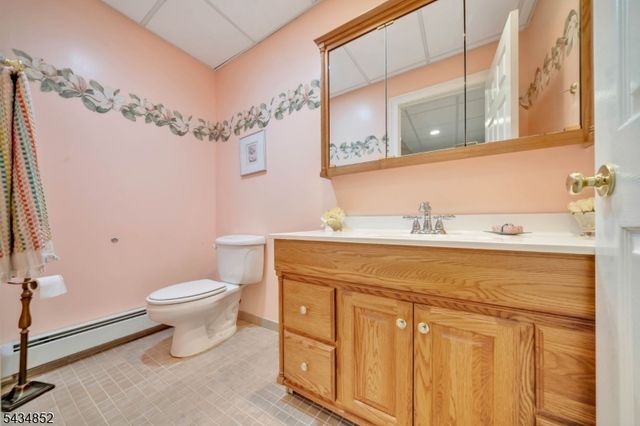 6 Princess Ct, Jefferson Twp., NJ 07438