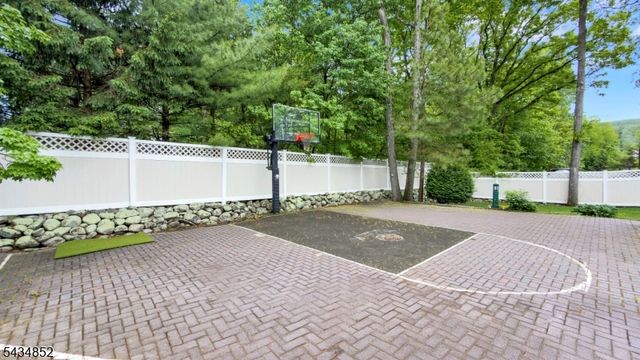 6 Princess Ct, Jefferson Twp., NJ 07438