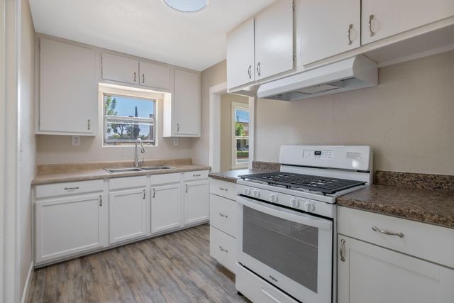 125 N N Hicks Street A, Visalia, CA 93291