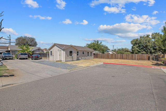 125 N N Hicks Street A, Visalia, CA 93291