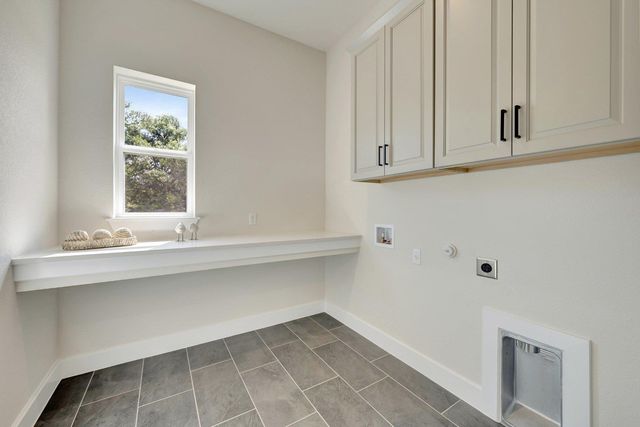 3172 Green Grange LN, Leander, TX 78641