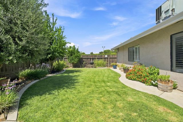 2704 Estate Dr, Stockton, CA 95209
