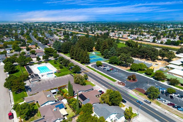 2704 Estate Dr, Stockton, CA 95209