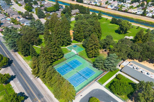 2704 Estate Dr, Stockton, CA 95209