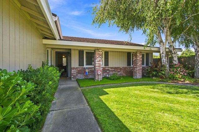 2704 Estate Dr, Stockton, CA 95209