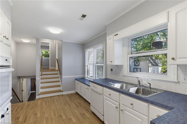 201 Wedgewood Drive, Jamestown, NC 27282