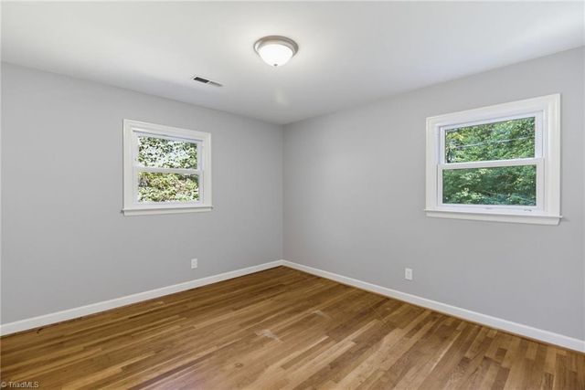 201 Wedgewood Drive, Jamestown, NC 27282