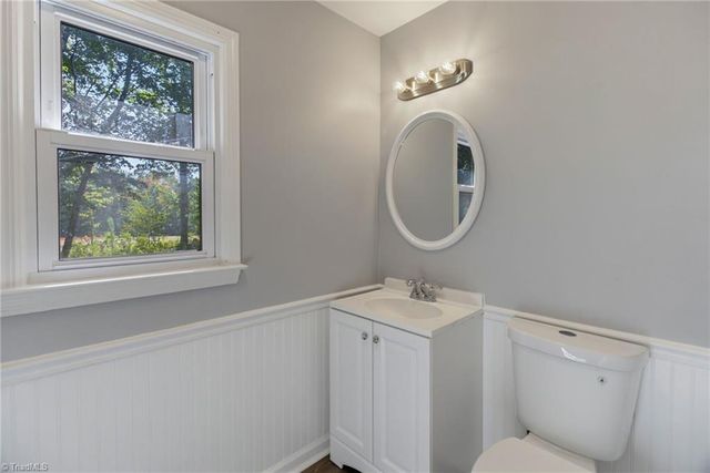 201 Wedgewood Drive, Jamestown, NC 27282